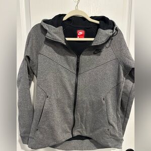 Woman’s Nike Tech hoodie size L
